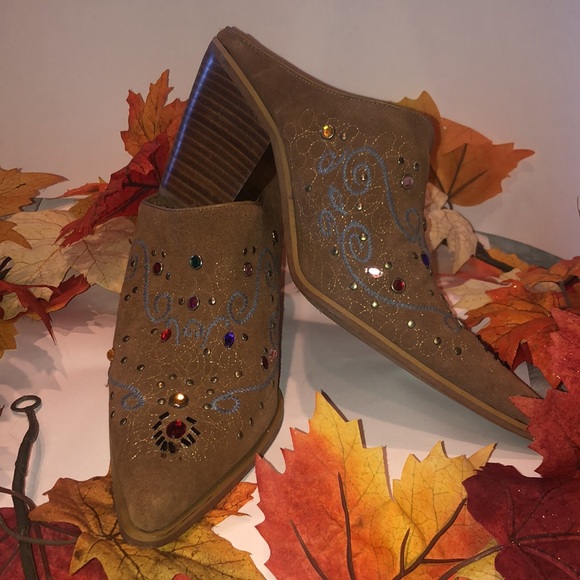 Two Lips Mules - Picture 2 of 6